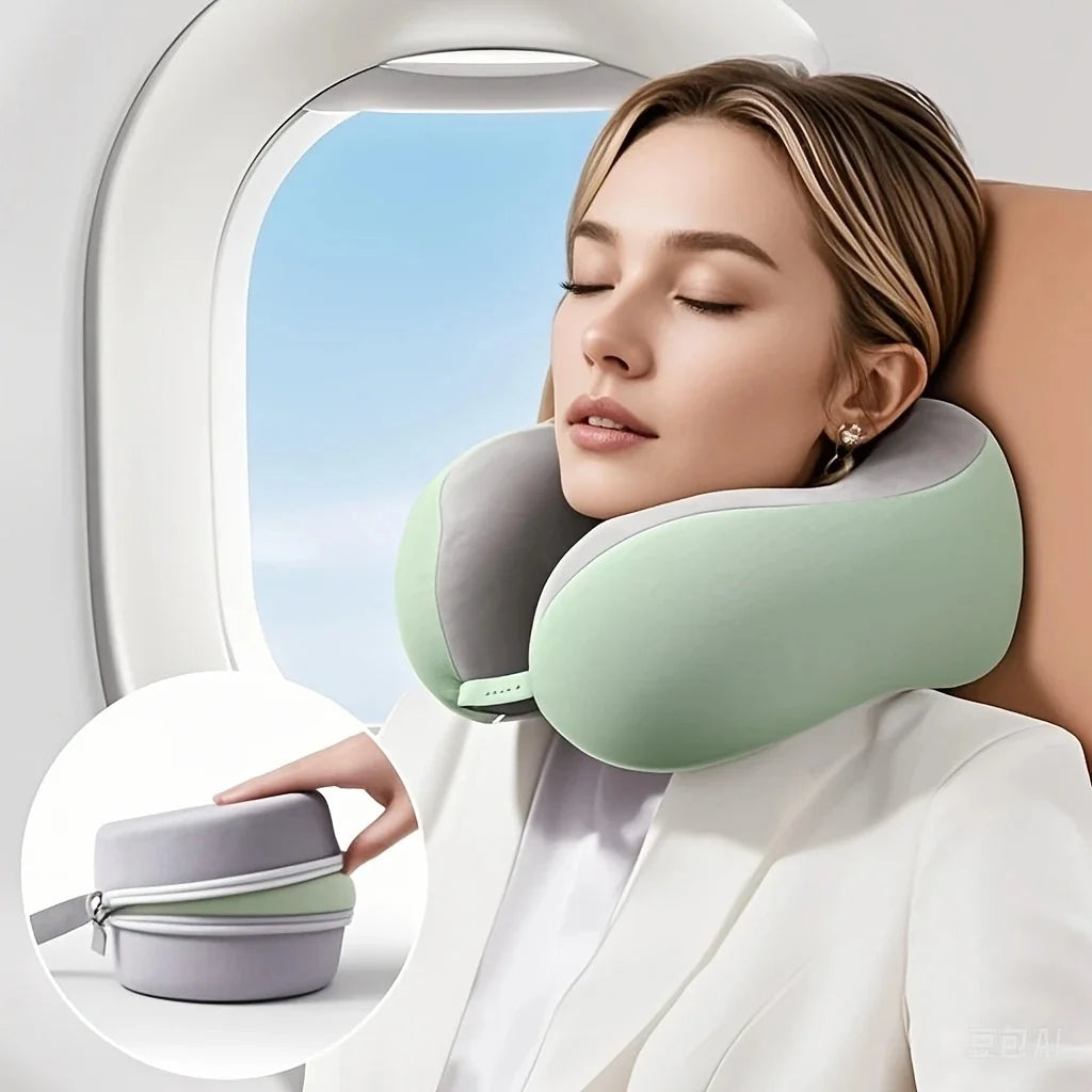 Woman using a green travel neck pillow with a close-up of the pillow case on an airplane.وسادة سفر بشكل U من ميموري فوم لتدعيم الرقبة والدعم أثناء السفر أو القيلولة